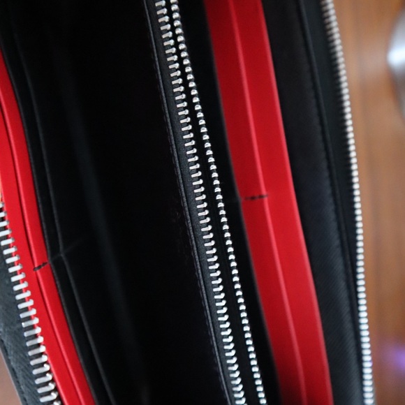 Prada Saffiano Wallet - Picture 4 of 5